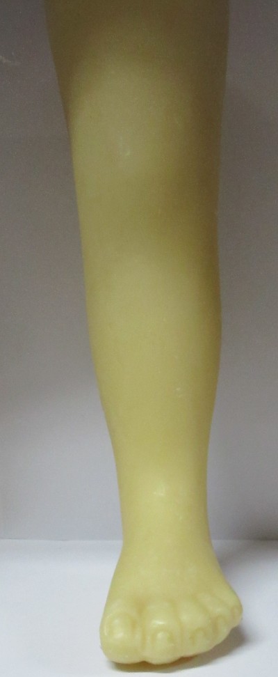 Modelo anatómico amarelo de perna e pé humano