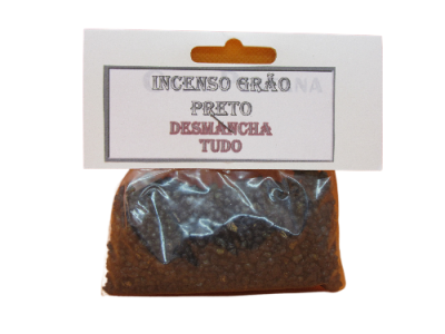 Pacote de incenso em grão preto com etiqueta branca