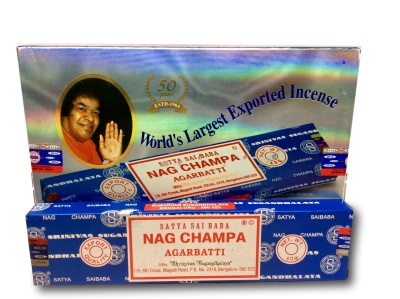 Embalagens de incenso Satya Sai Baba Nag Champa Agarbatti com design azul, branco e prateado holográfico