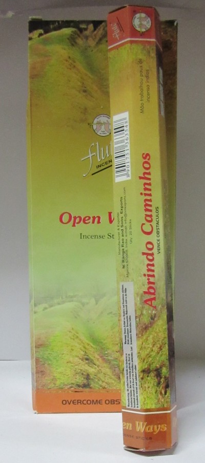 Pacote de incenso 'Abrindo Caminhos' com imagem de colinas verdes e texto em inglês e português