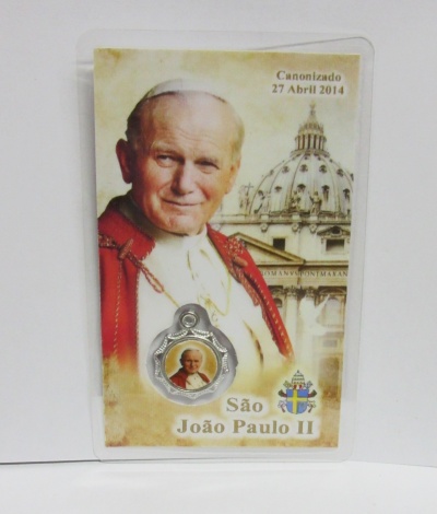 Cartão de São João Paulo II com medalhão metálico e texto de canonização