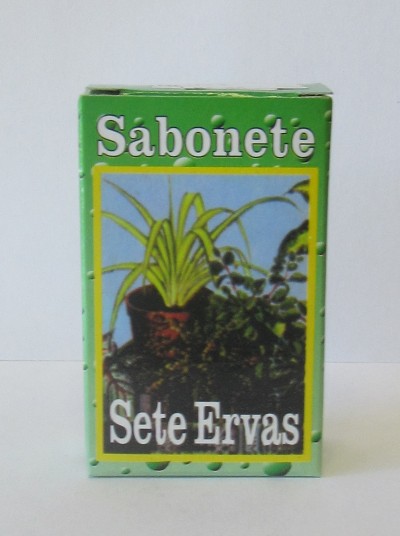 Embalagem verde de sabonete com palavras e imagem de plantas