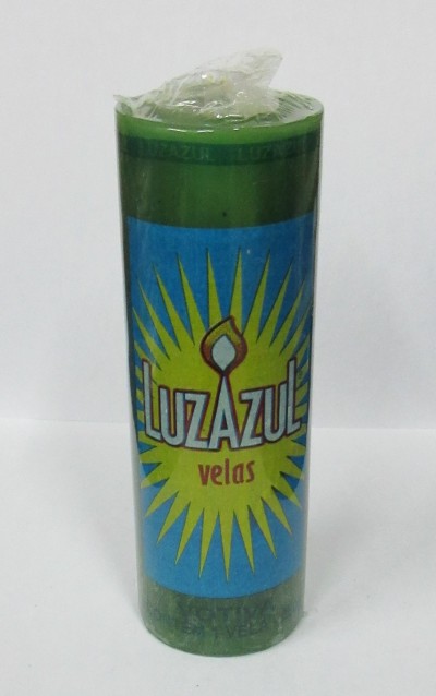 Vela verde cilíndrica com rótulo colorido LUAZAZUL velas
