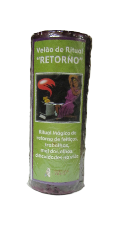 Vela roxa de ritual com etiqueta verde e ilustração colorida
