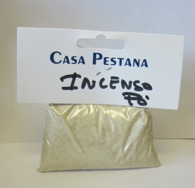 Pacote de pó de incenso da marca Casa Pestana com etiqueta branca