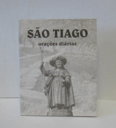 Livro SÃO TIAGO orações diárias com estátua em tons de cinza na capa