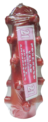 Cilindro de vela vermelha com protuberâncias e etiqueta com texto em português.