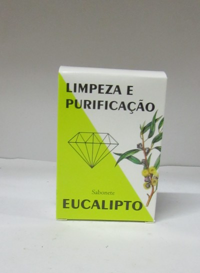Caixa de sabonete de eucalipto branca e verde com texto e ilustração de ramo de eucalipto