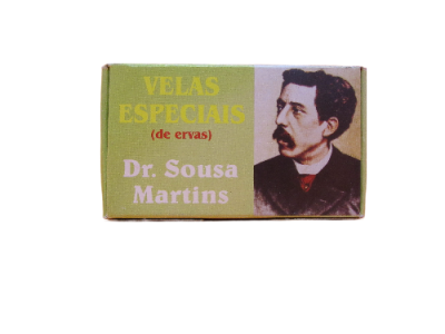 Embalagem verde de velas especiais com imagem de homem e texto Dr. Sousa Martins