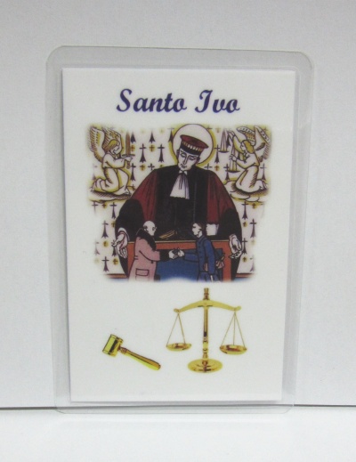 Cartão plástico com imagem de Santo Ivo, texto 'Santo Ivo' e símbolos dourados de balança e martelo