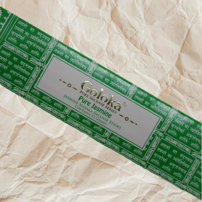 Etiqueta de incenso Goloka Pure Jasmine em papel verde e branco com texto dourado