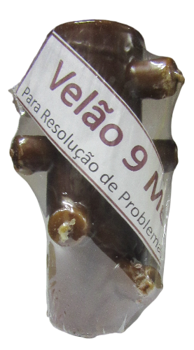 Pepitas de canela embaladas com etiqueta branca e texto visível