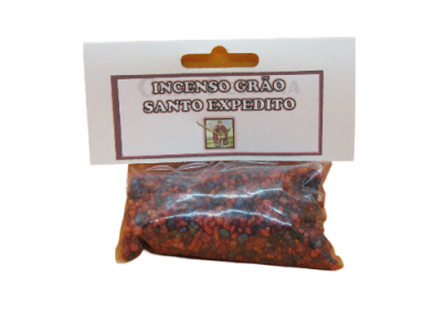 Pacote de incenso grão Santo Expedito com etiqueta branca e grãos castanhos-avermelhados