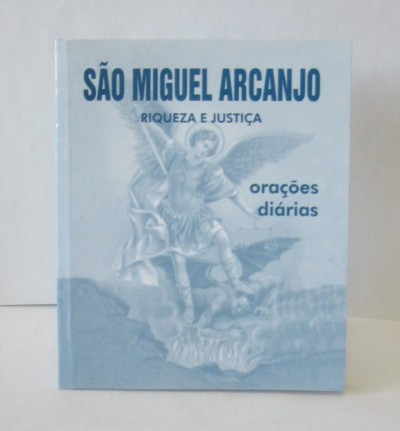 Capa de livro azul claro com São Miguel Arcanjo e textos em azul