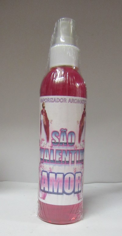 Frasco spray aroma São Valentim Amor com líquido vermelho e rótulo branco.