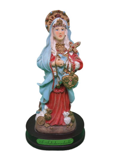 Estátua religiosa de figura feminina com coroa, crucifixo e coração adornado sobre base preta com texto