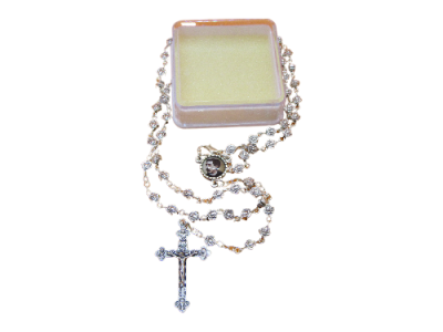 Colar de prata com crucifixo e caixa plástica translúcida