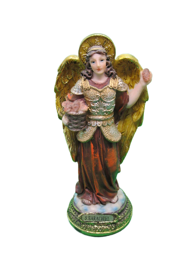 Estatueta de anjo com asas douradas e armadura dourada