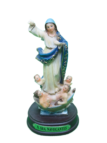 Estatueta de Nossa Senhora Navegantes com anjos e base verde.