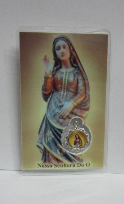 Imagem religiosa Nossa Senhora Do Ó com medalhão prateado e fundo branco