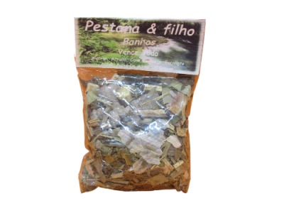 Pacote plástico transparente com ervas secas e etiqueta com texto Pestana & filho Banhos Vencedor