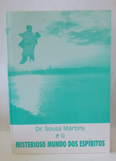 Capa de livro verde e branca com título e imagem de estátua e água