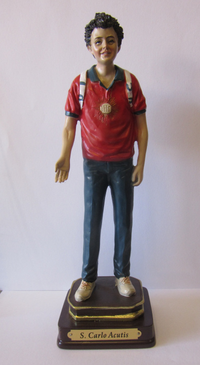 Estátua de S. Carlo Acutis com base marrom