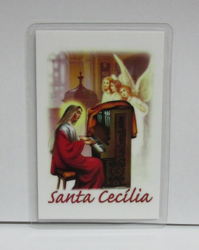 Chapa com ilustração de Santa Cecília a tocar órgão com anjos ao fundo