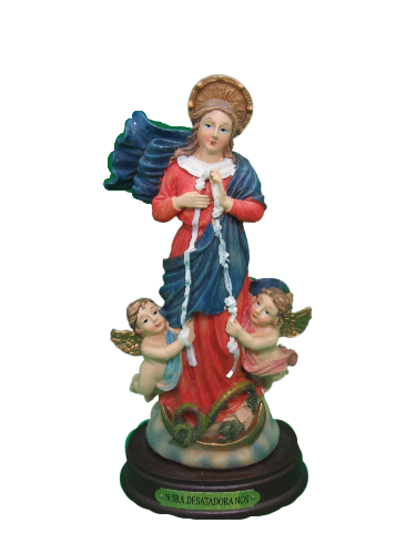 Estatueta colorida religiosa de Nossa Senhora Desatadora de Nós com anjos, rosário e serpente em pedestal preto
