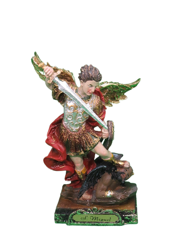 Estátua colorida de São Miguel Arcanjo com asas douradas e espada