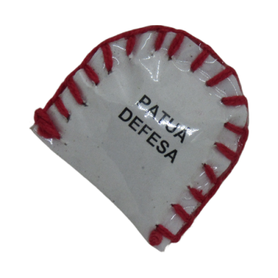 Proteção de dedo em couro branco com costura vermelha e texto preto