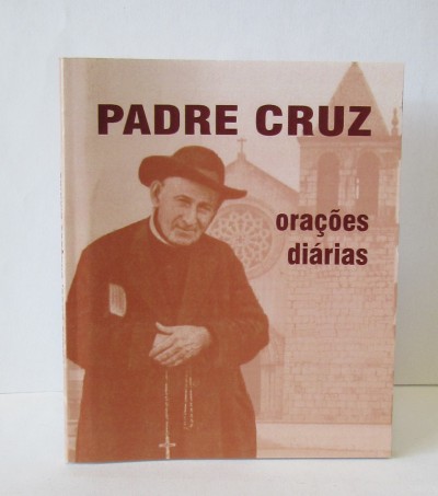 Capa de livro 'PADRE CRUZ orações diárias' com imagem de padre e igreja ao fundo.