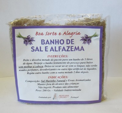 Pacote transparente de banho de sal e alfazema com etiqueta roxa e texto informativo