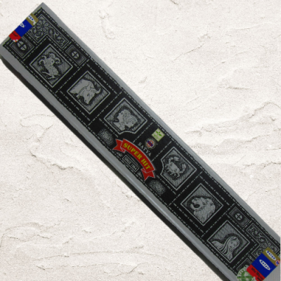 Embalagem de incenso preta com desenhos de animais e texto SUPREME SUPER HIT