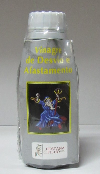 Frasco de vinagre com rótulo cinza, texto amarelo, imagem de feiticeiro e logótipo