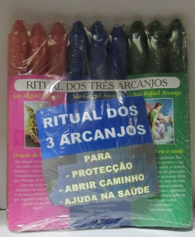 Conjunto de velas coloridas embaladas com rótulo de Ritual dos Três Arcanjos