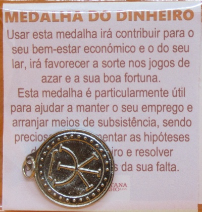 Medalha dourada com símbolo e cartão explicativo em português