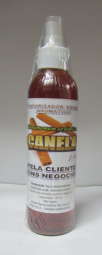 Frasco de spray com líquido castanho e rótulo branco com desenho de paus de canela e texto