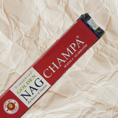 Pacote de incenso Golden Nag Champa vermelho com texto em branco