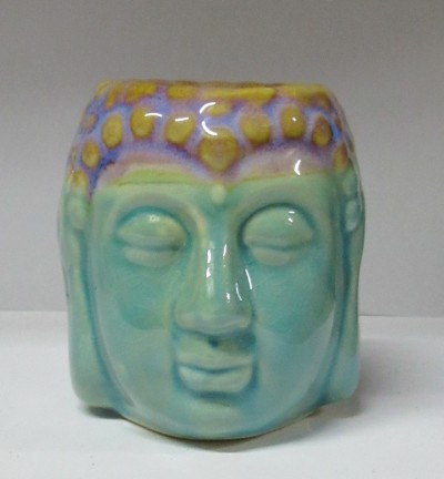 Vaso cerâmico formato cabeça de Buda verde água com detalhes roxos e amarelos