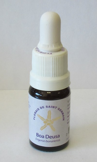 Frasco de vidro castanho com conta-gotas branco e rótulo com texto em fundo branco