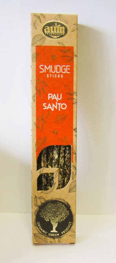 Embalagem de varinhas de incenso smudge sticks Pau Santo da Aum Fragrances com design natural e selo de produto orgânico