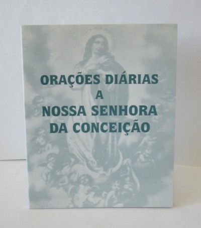 Livro orações diárias Nossa Senhora da Conceição com capa religiosa cinzenta