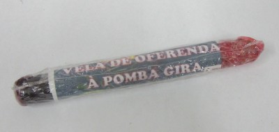 Vela para oferenda preta e vermelha embrulhada em plástico com texto branco