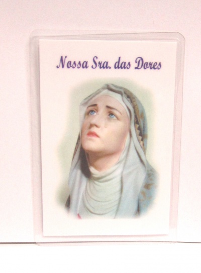 Cartão plástico com imagem de Nossa Senhora das Dores e texto