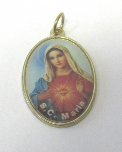 Medalha oval com imagem de S.C. Maria e borda dourada