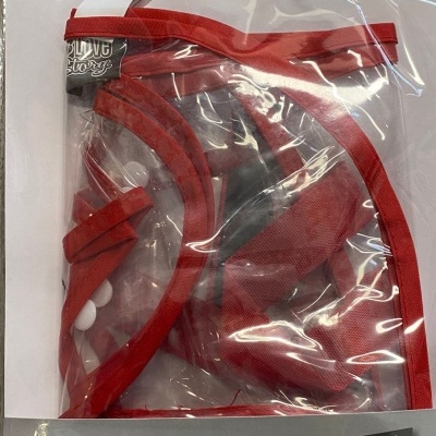 Parka impermeável transparente com detalhes vermelhos para animais na embalagem Love Story