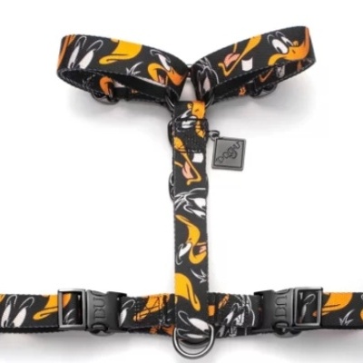 Peitoral para cão em nylon com padrão dos personagens Daffy Duck preto, amarelo e branco