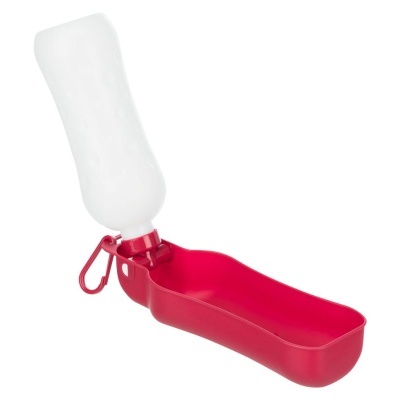 Garrafa de plástico branca com comedouro vermelho para animais