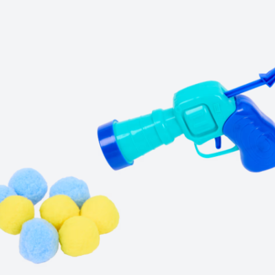 Pistola de brinquedo azul e verde claro com oito bolas macias amarelas e azuis